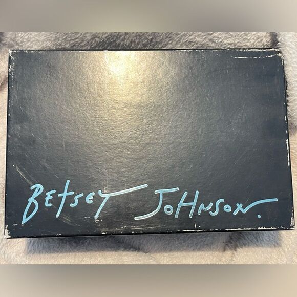 Betsey Johnson wedding shoes. White with rhinestones. Size 8.5. Worn a few hours - Picture 11 of 12